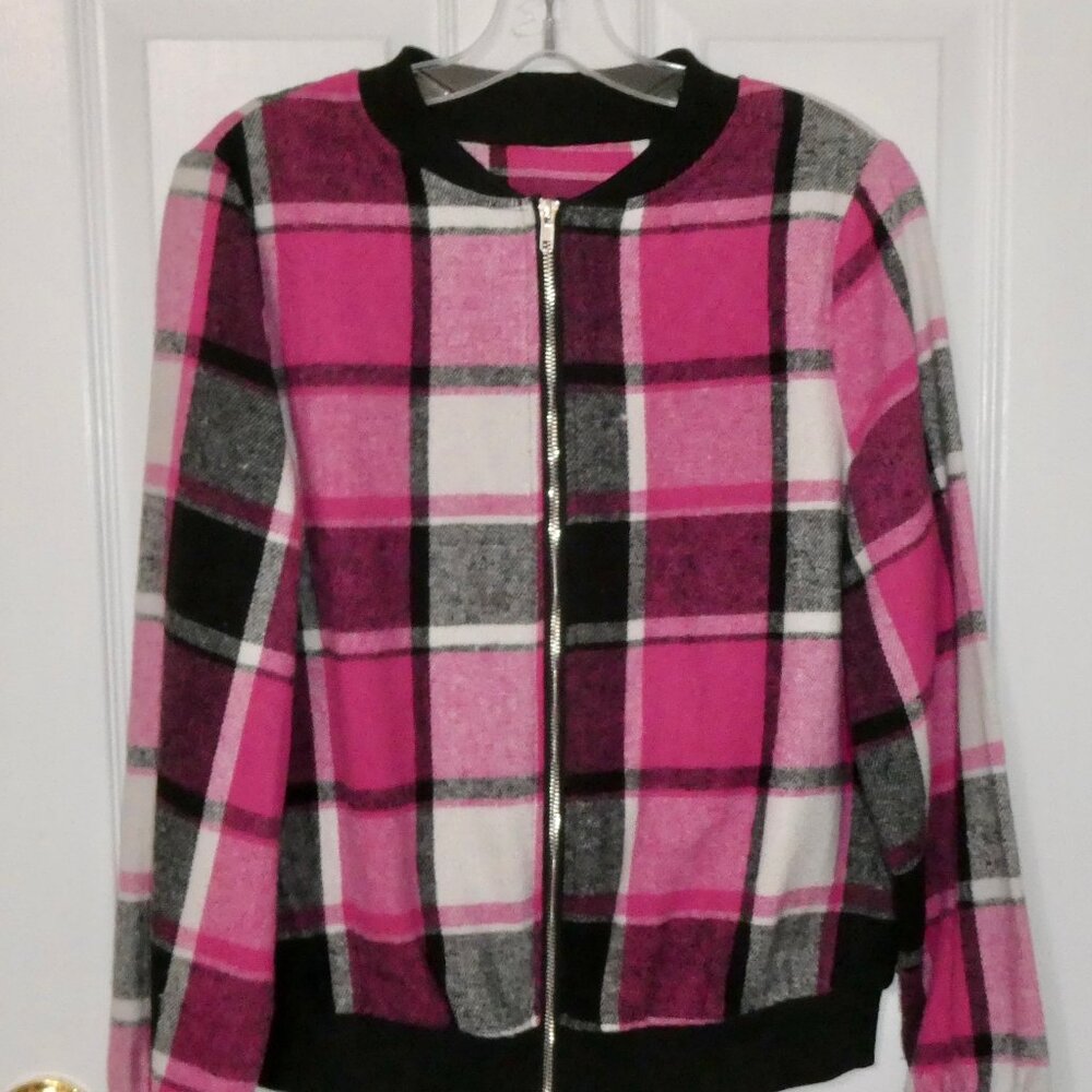 BRAND NEW TEMU OR SHEIN PINK BLACK WHITE PLAID VERY SOFT JACKET WOMENS MEDIUM